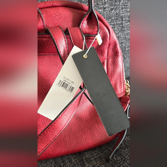 Quilted Zipper Small Backpack - Picture 3 of 8